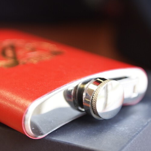 Piersiówka Metalowa z Herbem Widzewa - obrazek 2