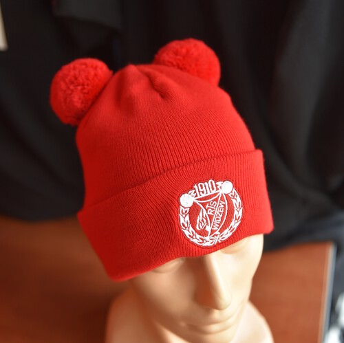 Czapka dziecięca z pomponami